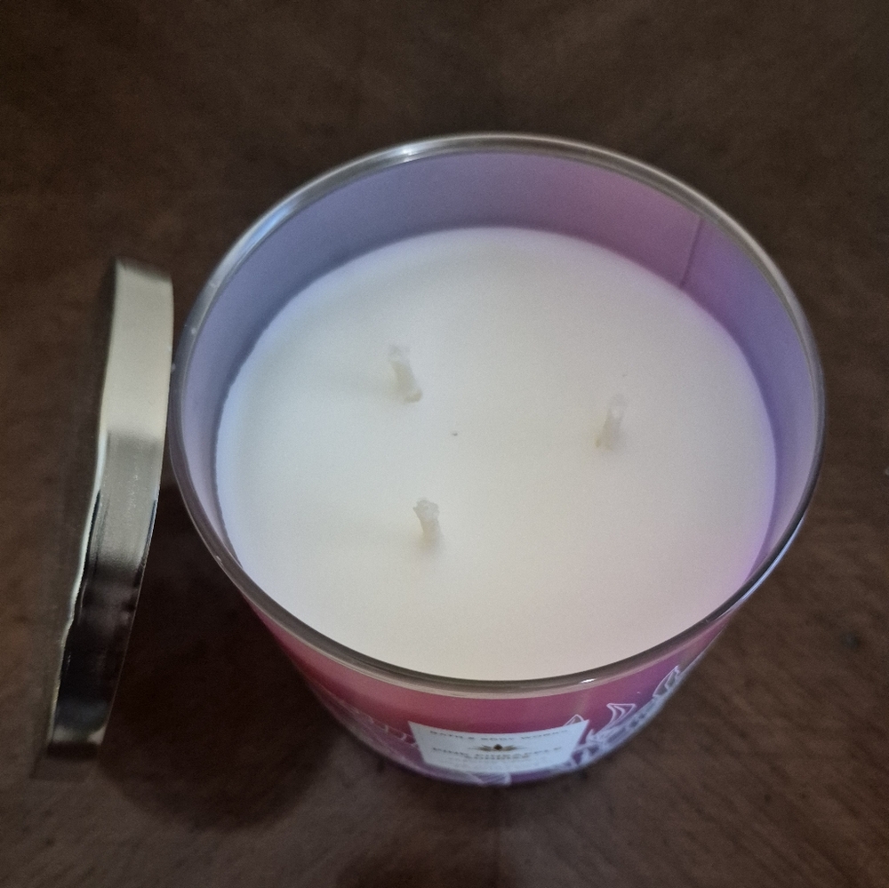 Bath & Body Works Pink Pineapple Sunrise Candle - Picture 2 of 3